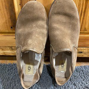 Men's UGG Shoes or Slippers. Used in very good condition. Brown Size 10